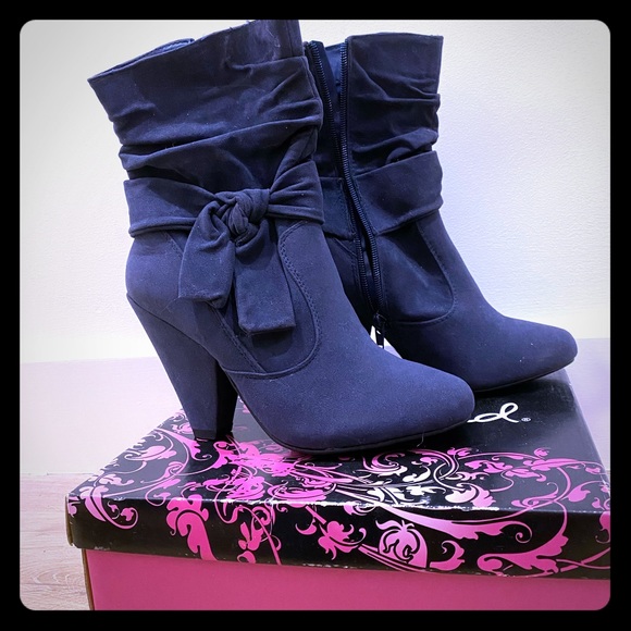 Qupid Shoes - New in box Qupid blue Suede PU size 7